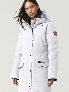 Women's Star White Trillium With Fur Trim Hood TAGS ATTACHED